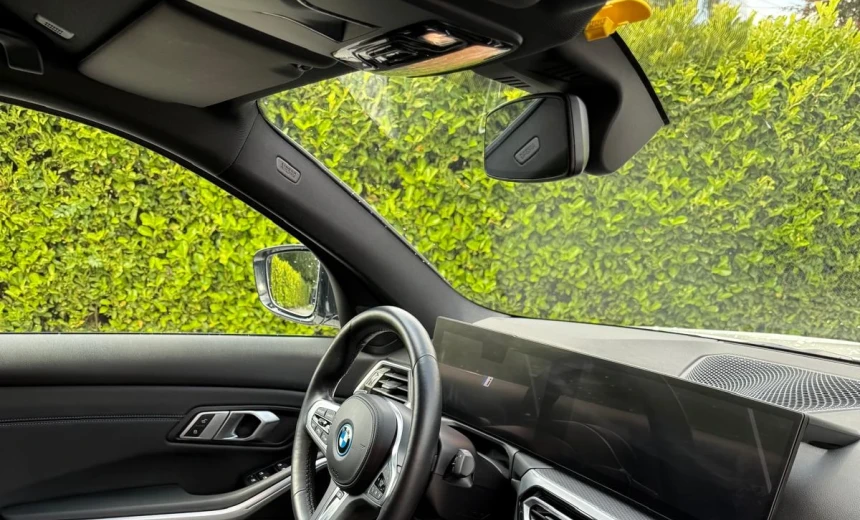 BMW 330 2023 Hybrid Electric/Gasoline Automatic Image 1