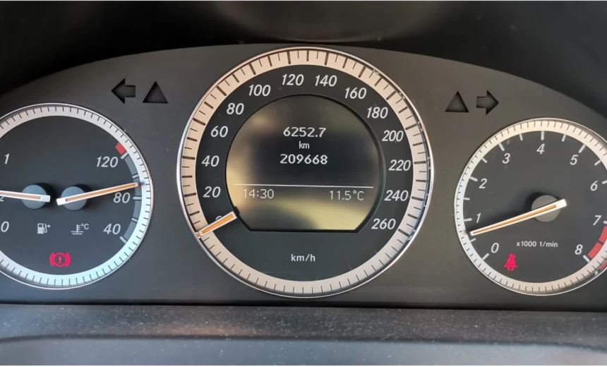 Mercedes-Benz C 230 2008 Gasoline Manual Image 6