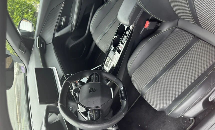 Peugeot 2008 2023 Gasoline Automatic Image 13