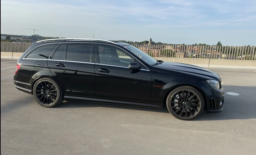 Mercedes-Benz C 63 AMG 2009 Gasoline Automatic Image 7