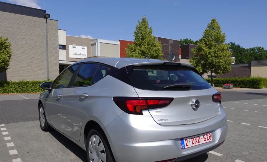 Opel Astra 2016 Gasoline Automatic Image 2