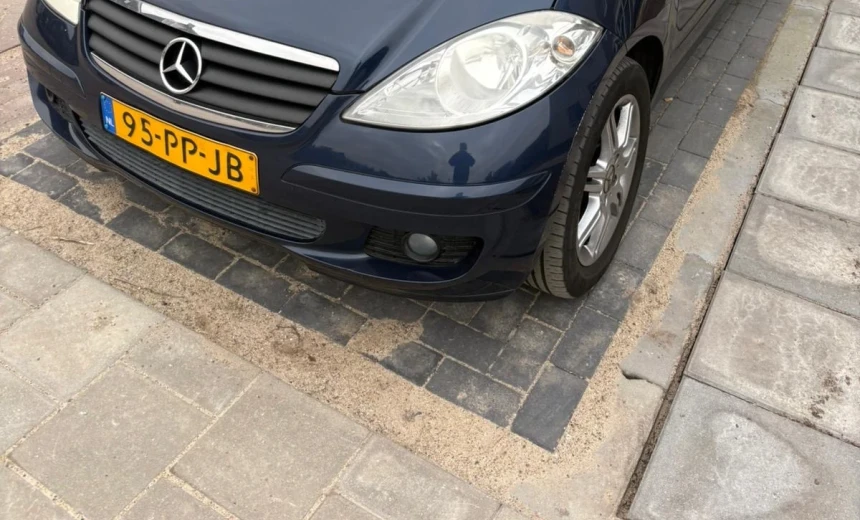 Mercedes-Benz A 150 2004 Gasoline Manual Image 0