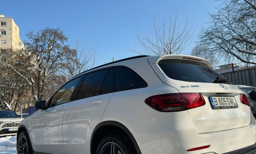 Mercedes-Benz GLC 300 2019 Hybrid Electric/Gasoline Automatic Image 3