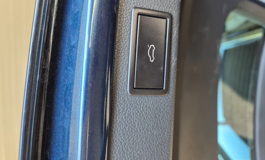 Skoda Superb 2019 Gasoline Automatic Image 6