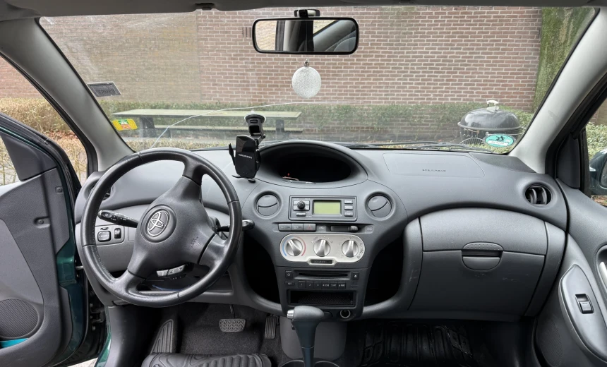 Toyota Yaris 2003 Gasoline Automatic Image 5
