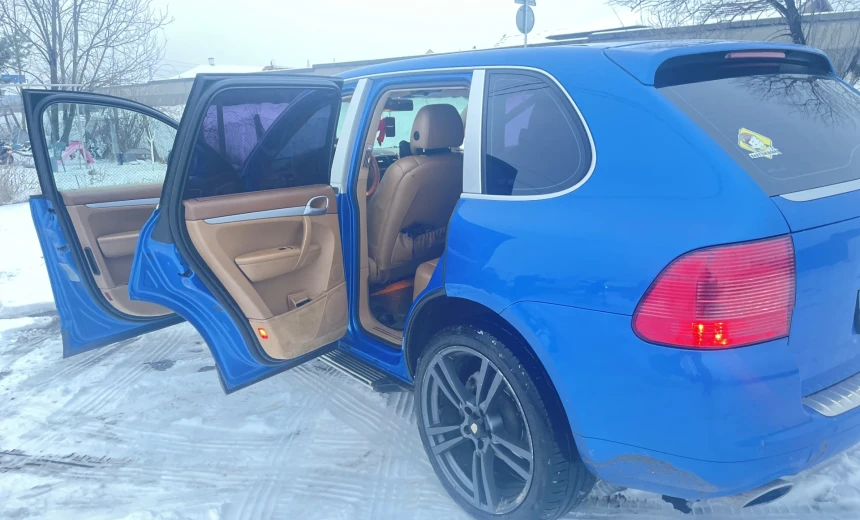 Porsche Cayenne 2005 Gasoline Automatic Image 3