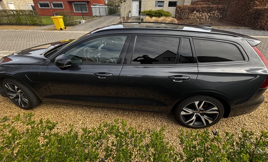 Volvo V60 2021 Hybrid Electric/Gasoline Automatic Image 9