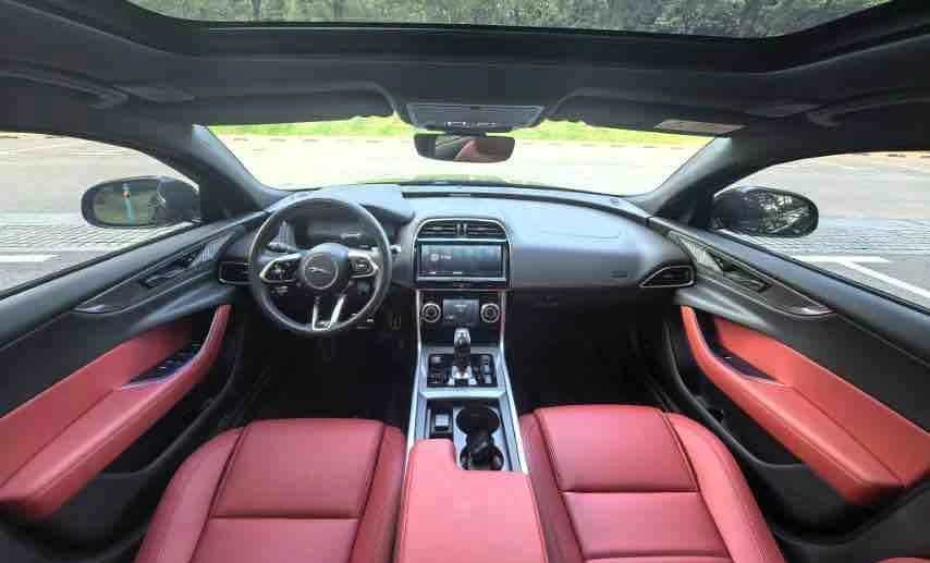 Jaguar XE 2025 Gasoline Automatic Image 10