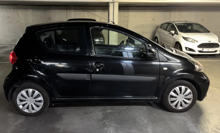Toyota Aygo 2008 Gasoline Manual Image 3