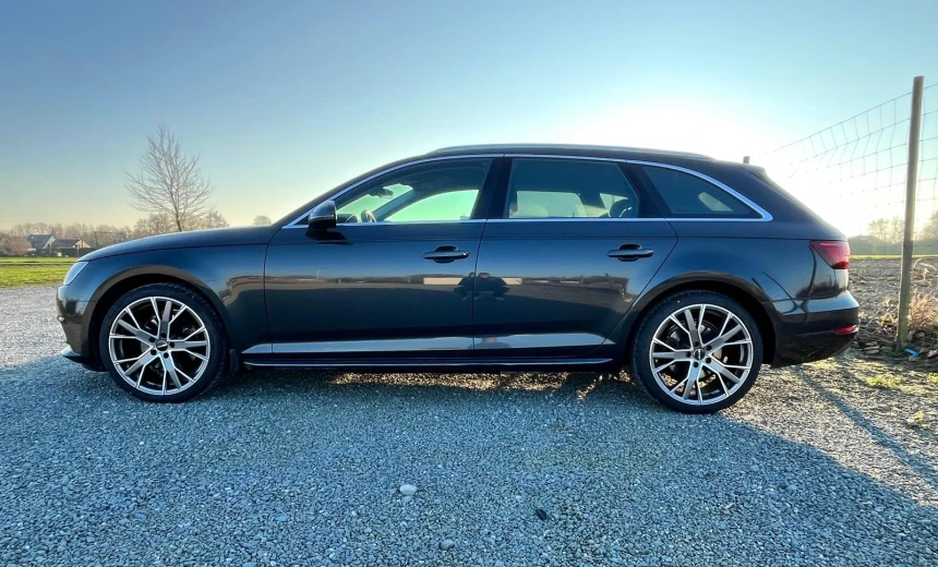 Audi A4 2018 Gasoline Automatic Image 4