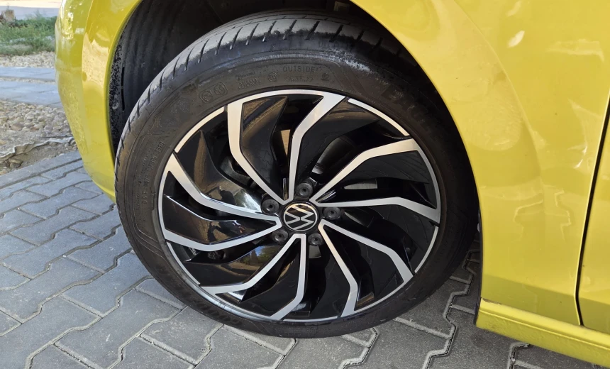 Volkswagen Golf 2020 Gasoline Automatic Image 3