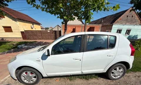 Dacia Sandero 2008 Gasoline Manual Image 2