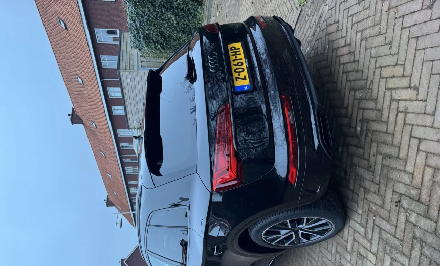 Audi Q5 2023 Hybrid Electric/Gasoline Automatic Image 3