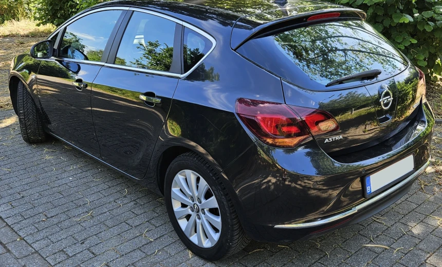 Opel Astra 2013 Diesel Manual Image 7