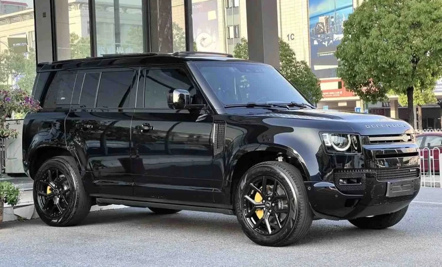 Land Rover Defender 2023 Gasoline Automatic Image 3