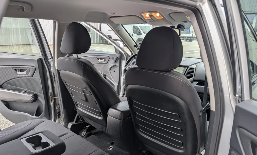 SsangYong XLV 2017 Diesel Manual Image 18