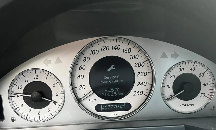 Mercedes-Benz E 200 2006 Gasoline Automatic Image 13