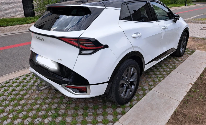 Kia Sportage 2022 Hybrid Electric/Gasoline Automatic Image 3