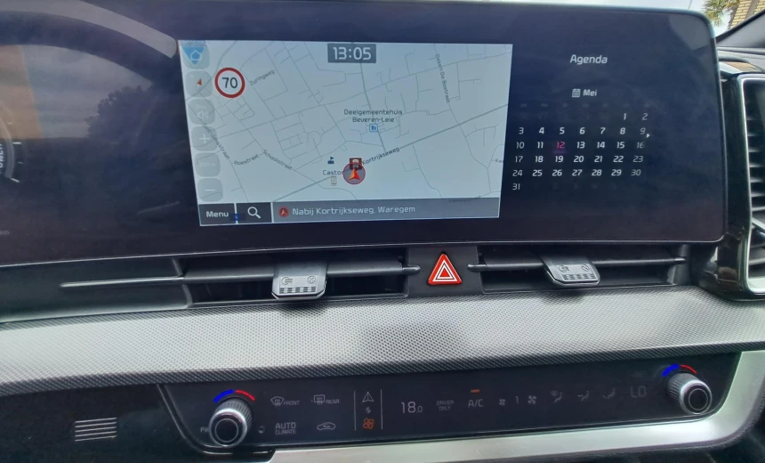 Kia Sportage 2022 Hybrid Electric/Gasoline Automatic Image 12