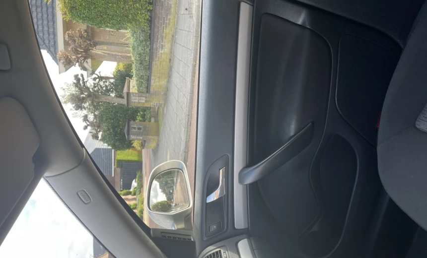 Skoda Octavia 2012 Gasoline Manual Image 6