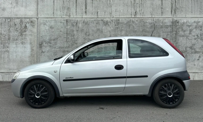 Opel Corsa 2003 Gasoline Automatic Image 4