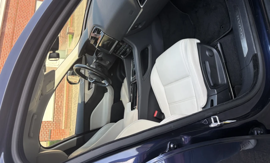Jaguar F-Pace 2017 Diesel Automatic Image 3