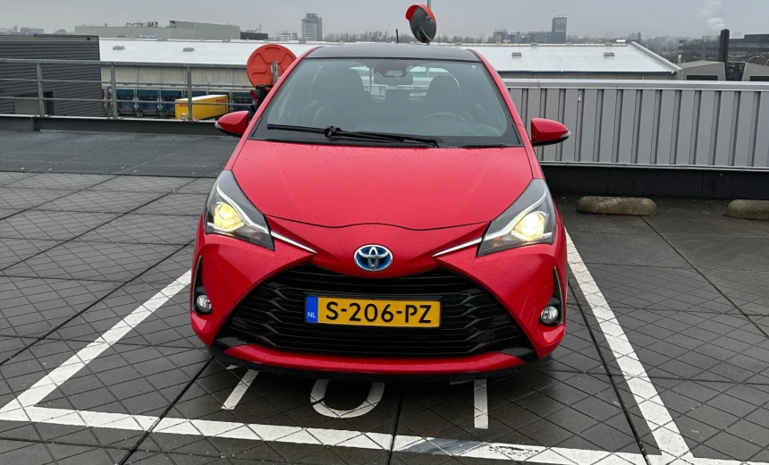 Toyota Yaris 2017 Hybrid Electric/Gasoline Automatic Image 5