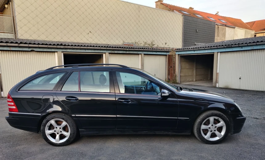 Mercedes-Benz C 200 2004 Diesel Manual Image 2