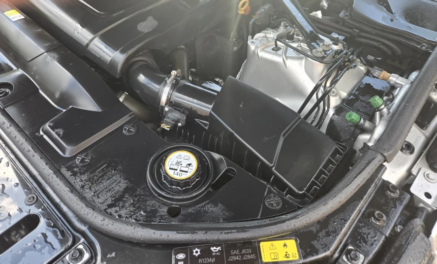 Land Rover Range Rover 2018 Hybrid Electric/Gasoline Automatic Image 8