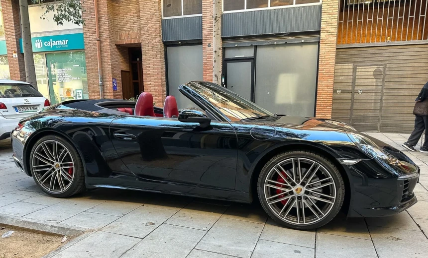 Porsche 911 2018 Gasoline Automatic Image 1