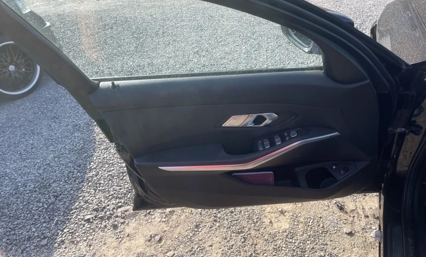BMW 330 2021 Hybrid Electric/Gasoline Automatic Image 6