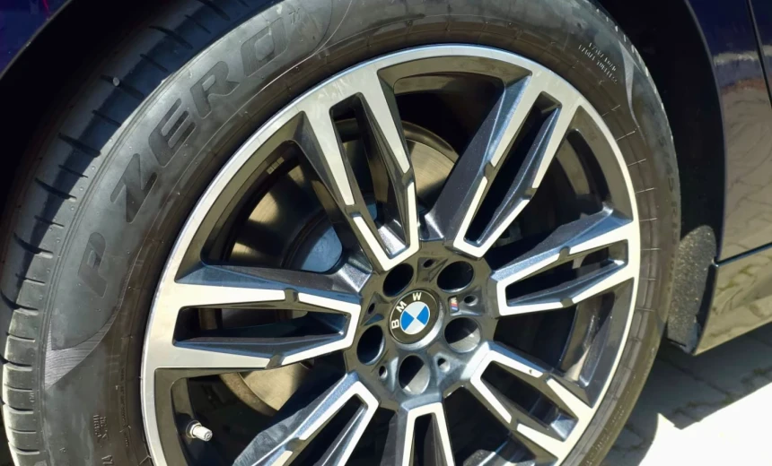 BMW 520 2024 Hybrid Electric/Gasoline Automatic Image 15