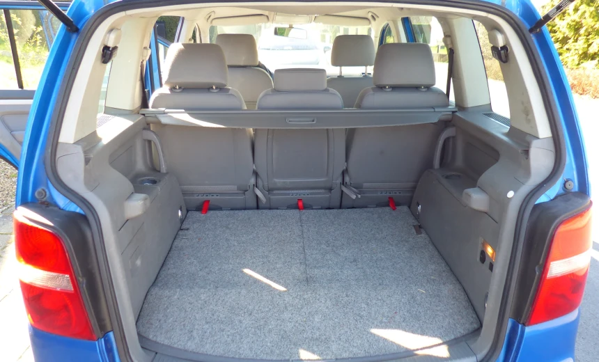 Volkswagen Touran 2004 Diesel Manual Image 8