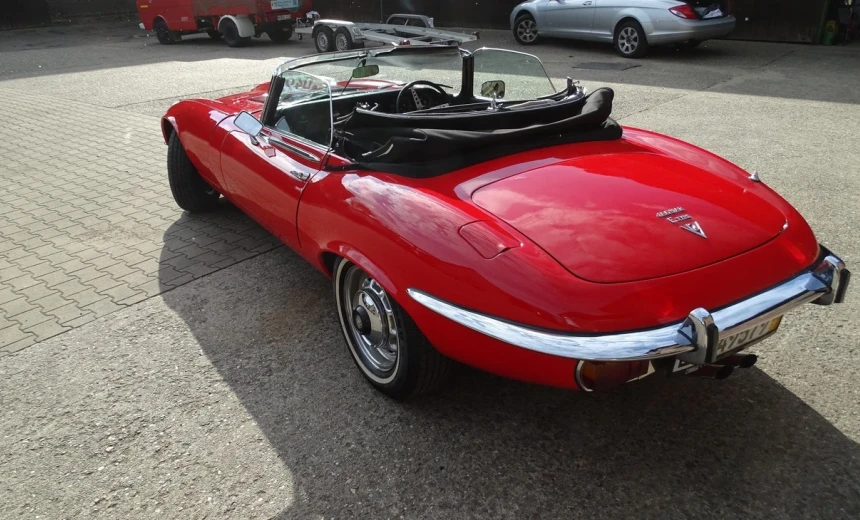 Jaguar E-Type 1973 Gasoline Manual Image 3