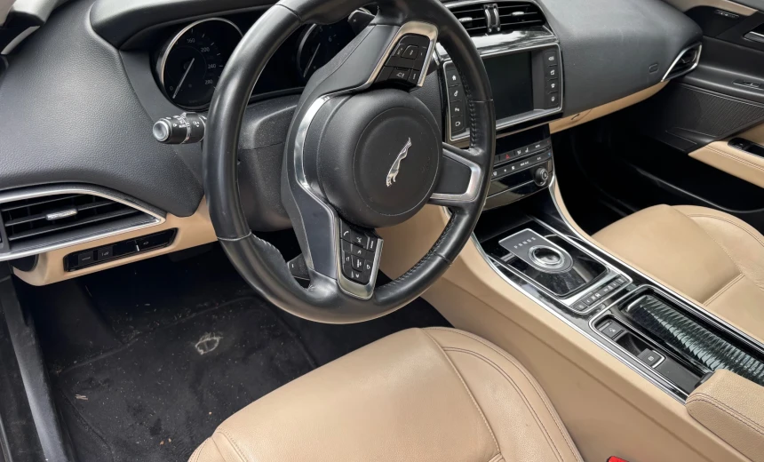 Jaguar XE 2018 Gasoline Automatic Image 7