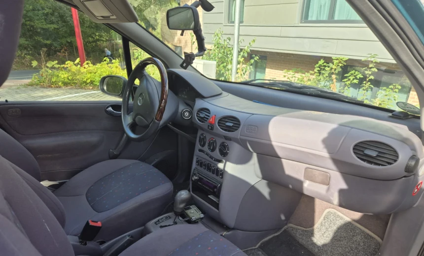 Mercedes-Benz A 160 1999 Gasoline Automatic Image 6