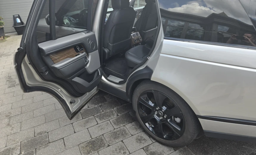 Land Rover Range Rover 2018 Hybrid Electric/Gasoline Automatic Image 2