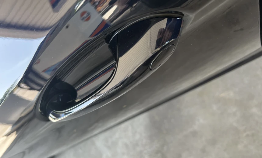 BMW 530 2018 Hybrid Electric/Gasoline Automatic Image 12