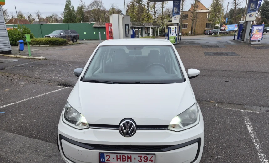 Volkswagen up! 2016 Gasoline Manual Image 5