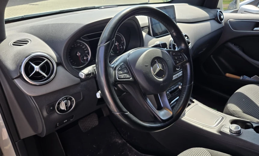 Mercedes-Benz B 250 2015 Electric Automatic Image 14