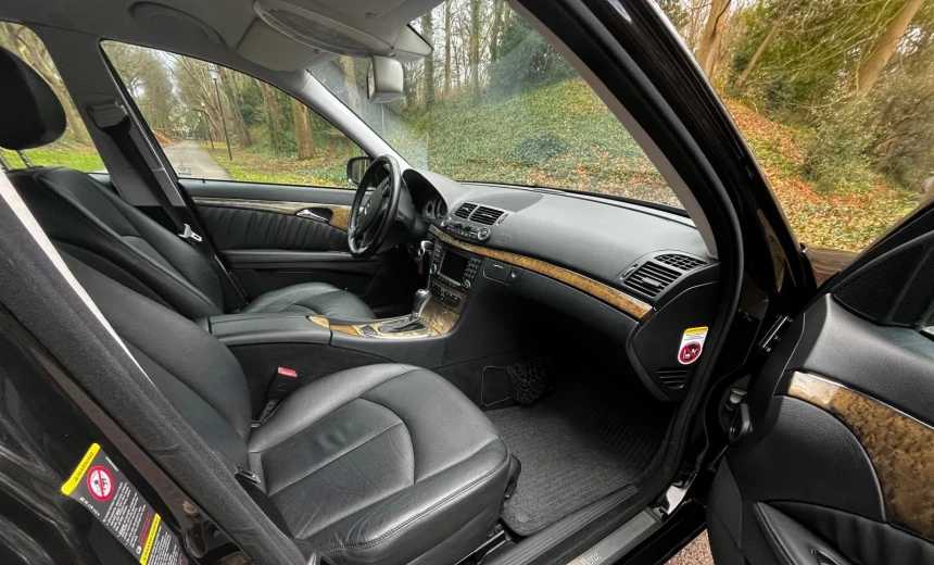 Mercedes-Benz E 200 2006 Gasoline Automatic Image 9