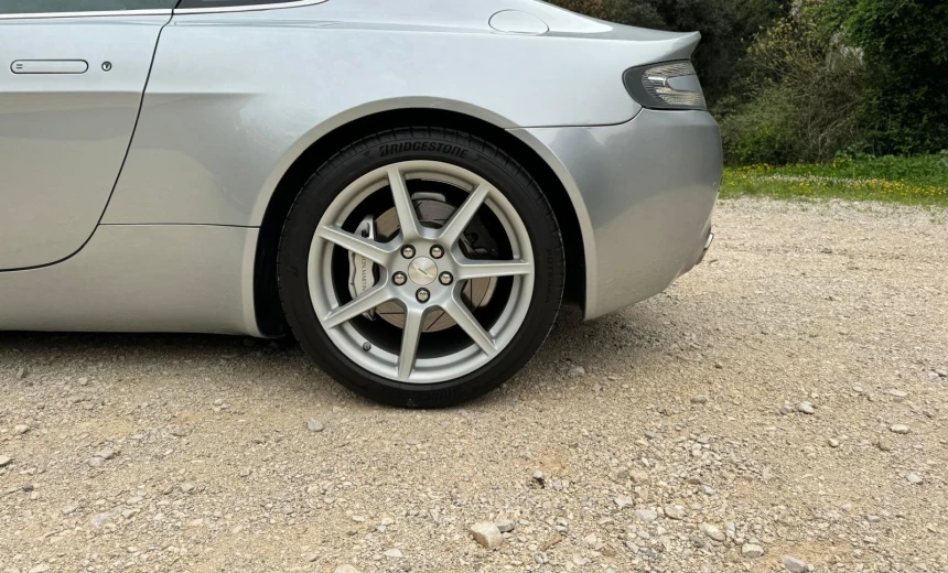 Aston Martin Vantage 2007 Gasoline Automatic Image 7