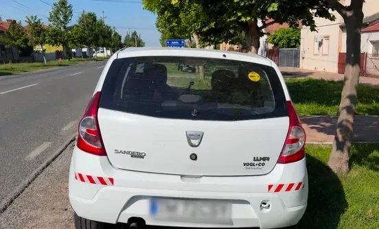 Dacia Sandero 2008 Gasoline Manual Image 1