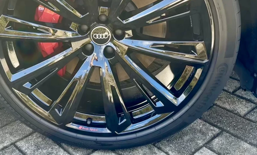 Audi Q8 2024 Hybrid Electric/Gasoline Automatic Image 2