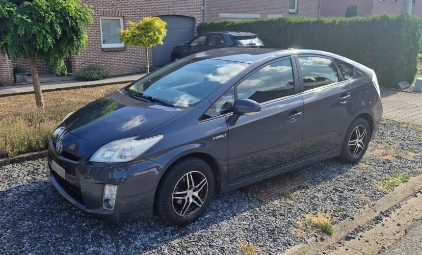 Toyota Prius 2010 Hybrid Electric/Gasoline Automatic Image 3