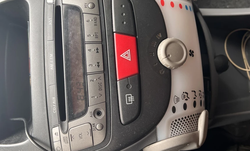 Toyota Aygo 2010 LPG Manual Image 6