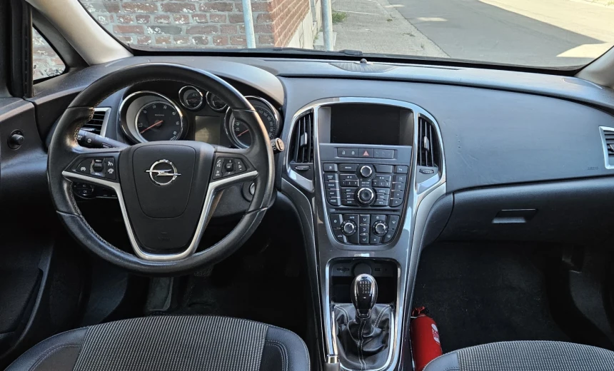 Opel Astra 2013 Diesel Manual Image 12