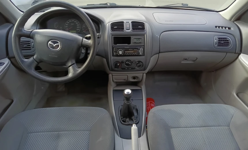 Mazda 323 2001 Gasoline Manual Image 7