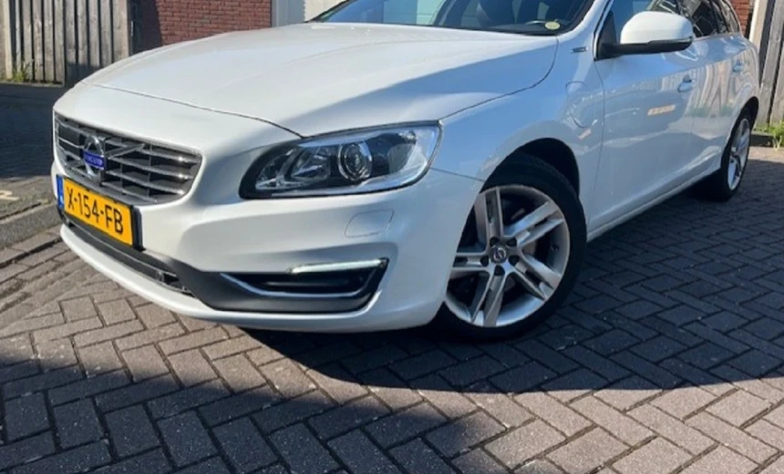 Volvo V60 2016 Hybrid Electric/Diesel Automatic Image 0