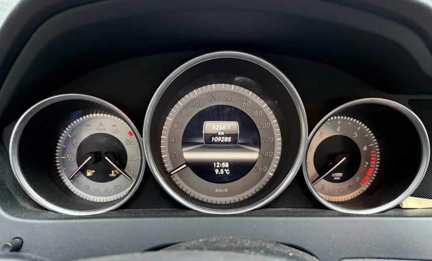 Mercedes-Benz C 180 2011 LPG Manual Image 9